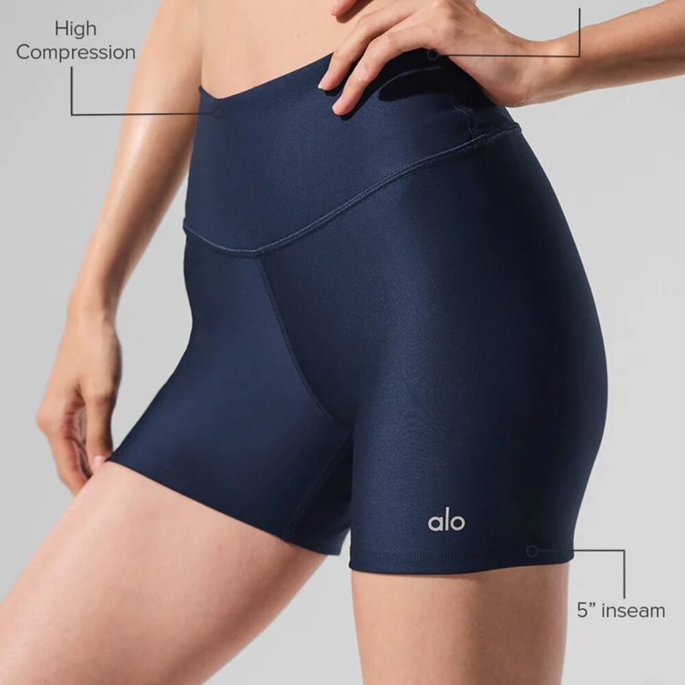 Alo Yoga 5" Airlift Energy Short in Navy Blue